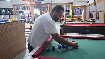 Ela não sabia jogar sinuca mas sabia levar vara na caçapa