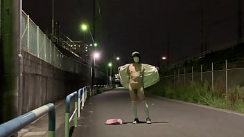 女装まゆ、深夜の全裸露出 thumbnail