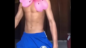 Caadu Mostrando Seu Volume Em Slow Motion thumbnail