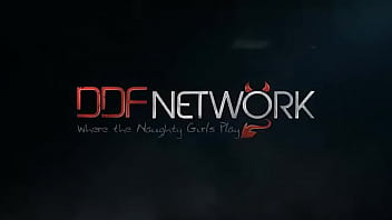 Bent backwards stud enjoys two babes dong service