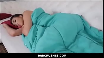 Padrastro se come a la hijastra