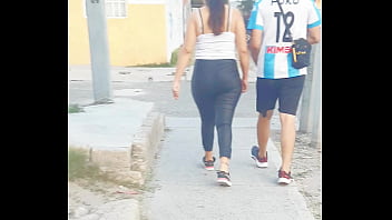 Paola con tanga y su novio no sabe que la deje con mi leche en la boca