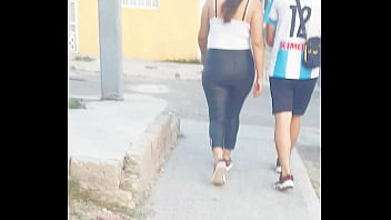 Paola con tanga y su novio no sabe que la deje con mi leche en la boca