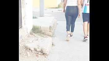Paola con tanga y su novio no sabe que la deje con mi leche en la boca