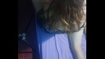 Ella me consiente con un masaje íntimo