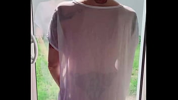 Coucou toi tu veux que je fasse tomber tous mes fringues pour toi t'as envie