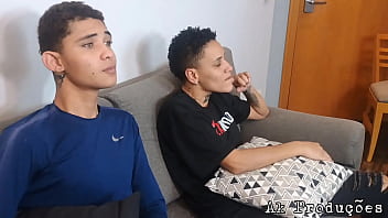 A sapatao pegou a mãe do seu amigo elisa sanches e fudeu ela gostoso enquanto seu amigo tomava banho A sapatao pegou a mãe do seu amigo elisa sanches e fudeu ela gostoso enquanto seu amigo tomava banho
