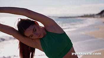 Guess what happens when leya de santis gets horny