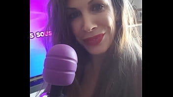 Episode 2 6 "karaoké jouissif avec mon micro" de la mini saison milf salope