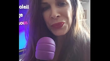 Episode 2 6 "karaoké jouissif avec mon micro" de la mini saison milf salope