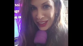 Episode 2 6 "karaoké jouissif avec mon micro" de la mini saison milf salope