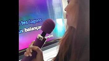 Episode 2 6 "karaoké jouissif avec mon micro" de la mini saison milf salope