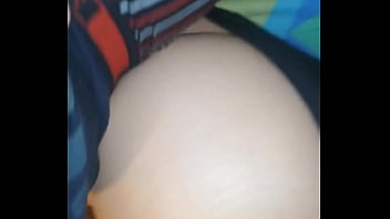 Encuentro a mi amante sin ropa interior y me como su lindo coño