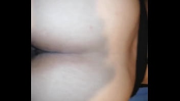 Encuentro a mi amante sin ropa interior y me como su lindo coño