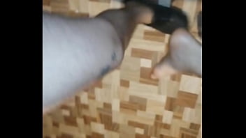 Encuentro a mi amante sin ropa interior y me como su lindo coño