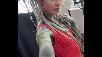 How do you like my red dress ️what’s your go to outfit for feeling confident #reddress #feel #confidenceinred