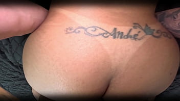 Colocando a porra dele pra fora do meu cuzinho enfia tudo no meu cu