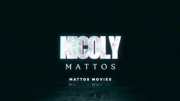 Colocando a porra dele pra fora do meu cuzinho enfia tudo no meu cu