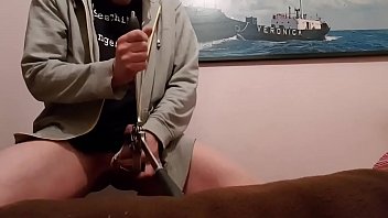 Burdizzocumming11318 thumbnail