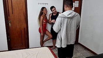 Bastidores da gravação com a safada loirinha da sul fazendo papel de casada com escobar que convida jr doidera pra foder ela Bastidores da gravação com a safada loirinha da sul fazendo papel de casada com escobar que convida jr doidera pra foder ela