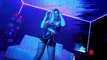 Badass girlfriend ashley alexander sucks dick for a facial