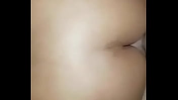 Socando o pau na buceta da novinha