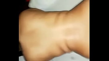 Socando o pau na buceta da novinha