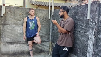 Meninas se pegando gostoso enquanto os namorados saíram