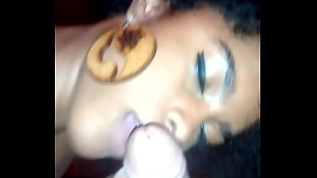 Moreninha Chupando Gostoso thumbnail