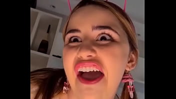 Leticia pedro fez video provocando homens com poblema na cabeça kkk