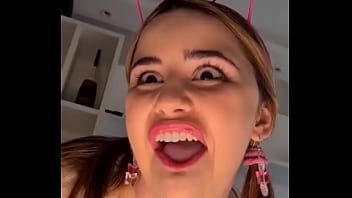 Leticia pedro fez video provocando homens com poblema na cabeça kkk