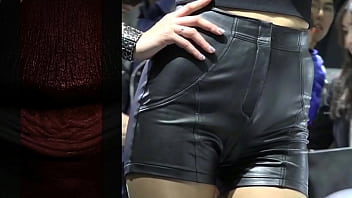 Dancing in hotpants002