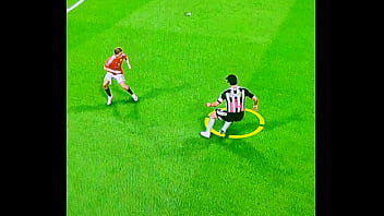 Novinho empurra tudo em brutamontes e ele fica todo aberto e fudido