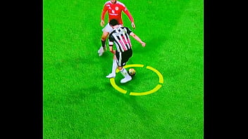 Novinho empurra tudo em brutamontes e ele fica todo aberto e fudido