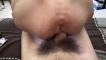 Cavalgando de costa no maridão