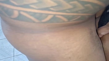 Estava cheia de tesão e pedi ajuda ao meu vizinho gostoso