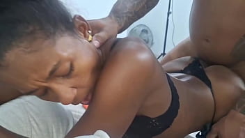 Estava cheia de tesão e pedi ajuda ao meu vizinho gostoso