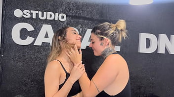 Eu Sou Hetero Mais A Minha Que Eu Não Sabia Que Era Lésbica Chupou A Minha Buceta Não Resisti E Gozei Na Boca Dela thumbnail