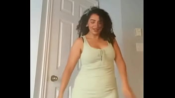 مرات جمال المنجد بتدق من نجار صاحب جوزها