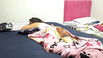 Encontre a mi madrasta en una ciesta y no me pude contener a saborear su hermoso trasero