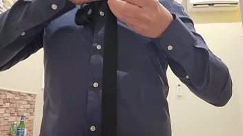 Ansimo e gemo di piacere per te ragazzo italiano sexy con vestito elegante sega con sborrata fortissima e un cazzo enorme