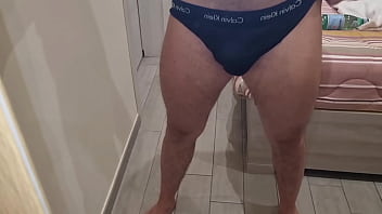 Ansimo e gemo di piacere per te ragazzo italiano sexy con vestito elegante sega con sborrata fortissima e un cazzo enorme