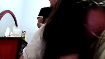 Metiéndosela por el tubo puta qué rico