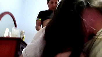 Metiéndosela por el tubo puta qué rico