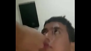 Leche En La Cara De Pasivo Twink thumbnail