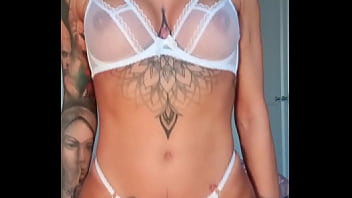 C'est qui qu'y à encore squirté partout hier pendant mon livesi tu à