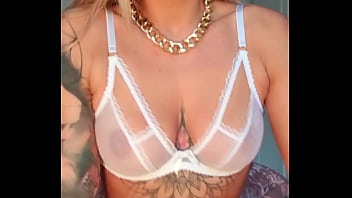 C'est qui qu'y à encore squirté partout hier pendant mon livesi tu à