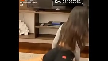 Novinha dançando funk