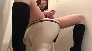 恥ずかしい所みないで。。チュクチュクチュ音を立てながらオナニーしました。。