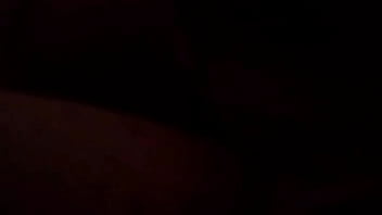 Una madura ninfómana desea a su h en secrecto y se mete el cepilo por su vagina